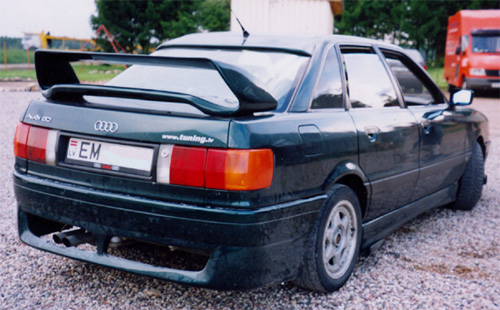 spoiler on the rear window